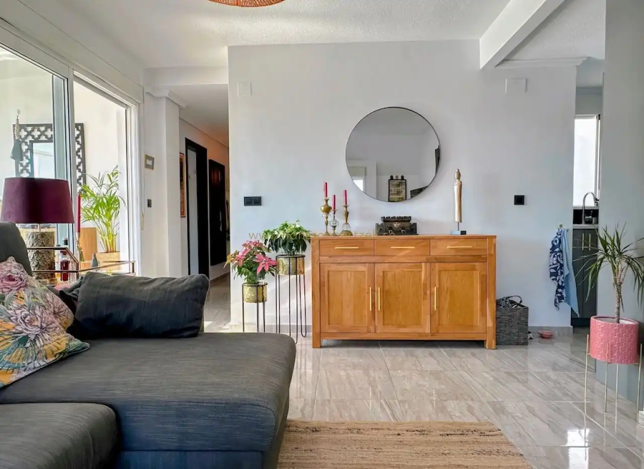 Sala d'estar de Apartament en venda en Torrevieja amb Calefacció