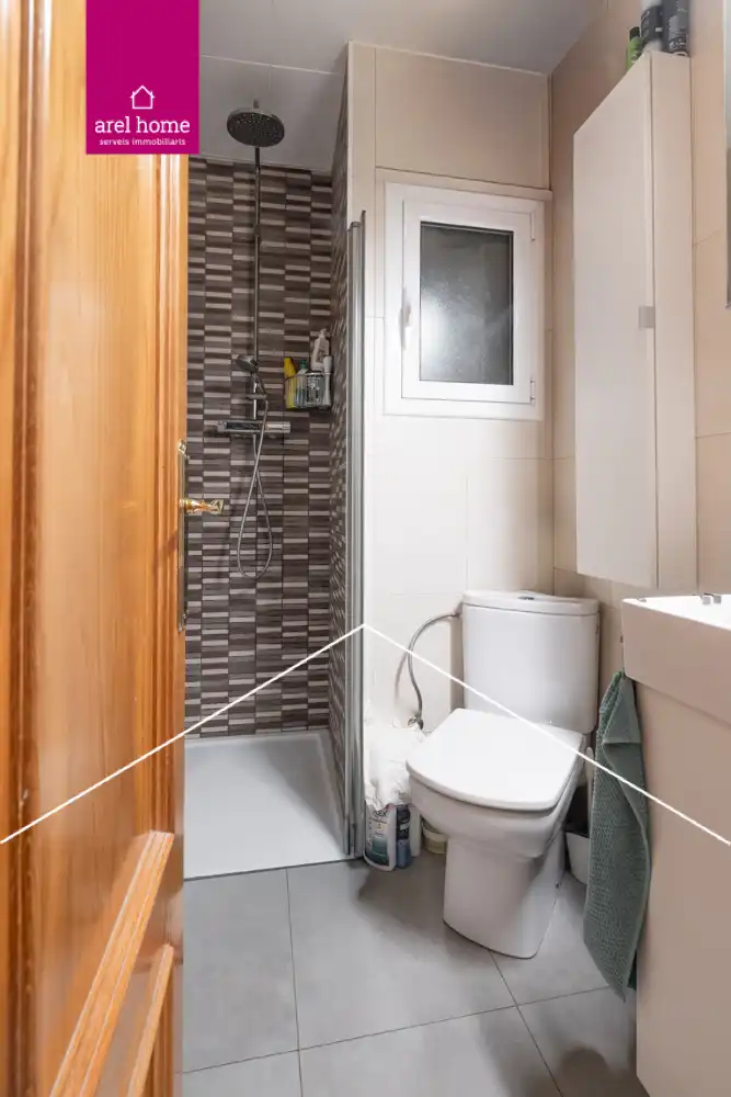 Bathroom of Flat for sale in Esplugues de Llobregat  with Air Conditioner and Parquet flooring