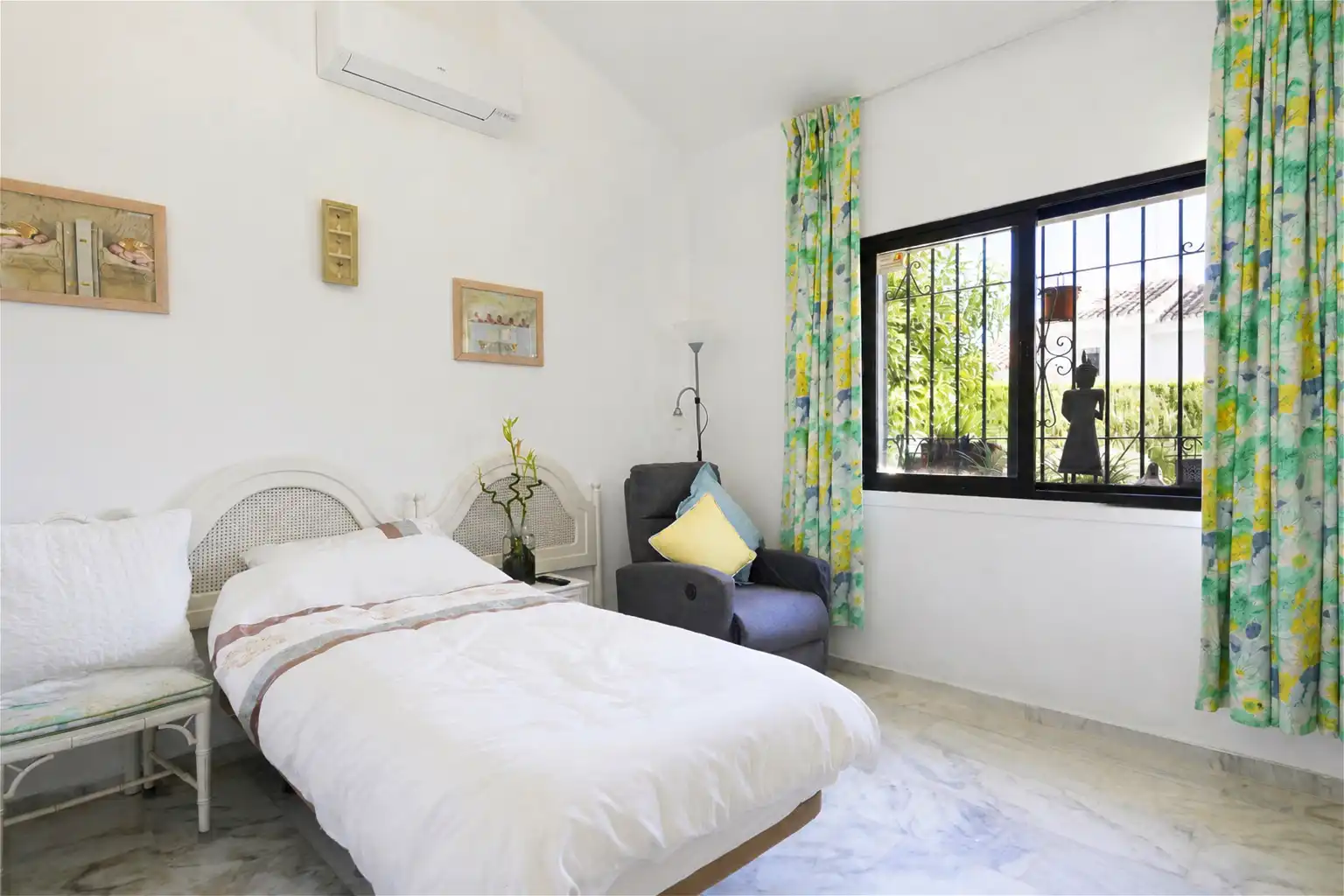 Dormitori de Casa o xalet en venda en Mijas amb Aire condicionat, Jardí privat i Terrassa