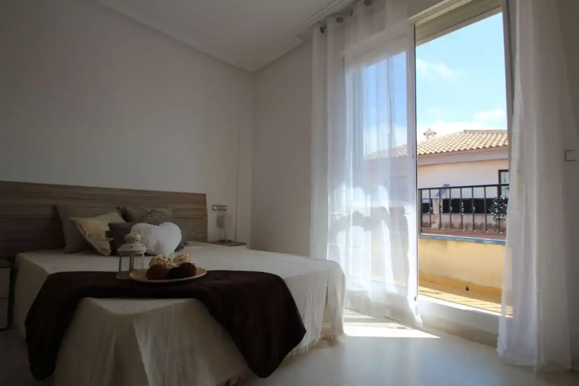 Habitación de Casa adosada en venta en Torrevieja con Calefacción, Jardín privado y Terraza