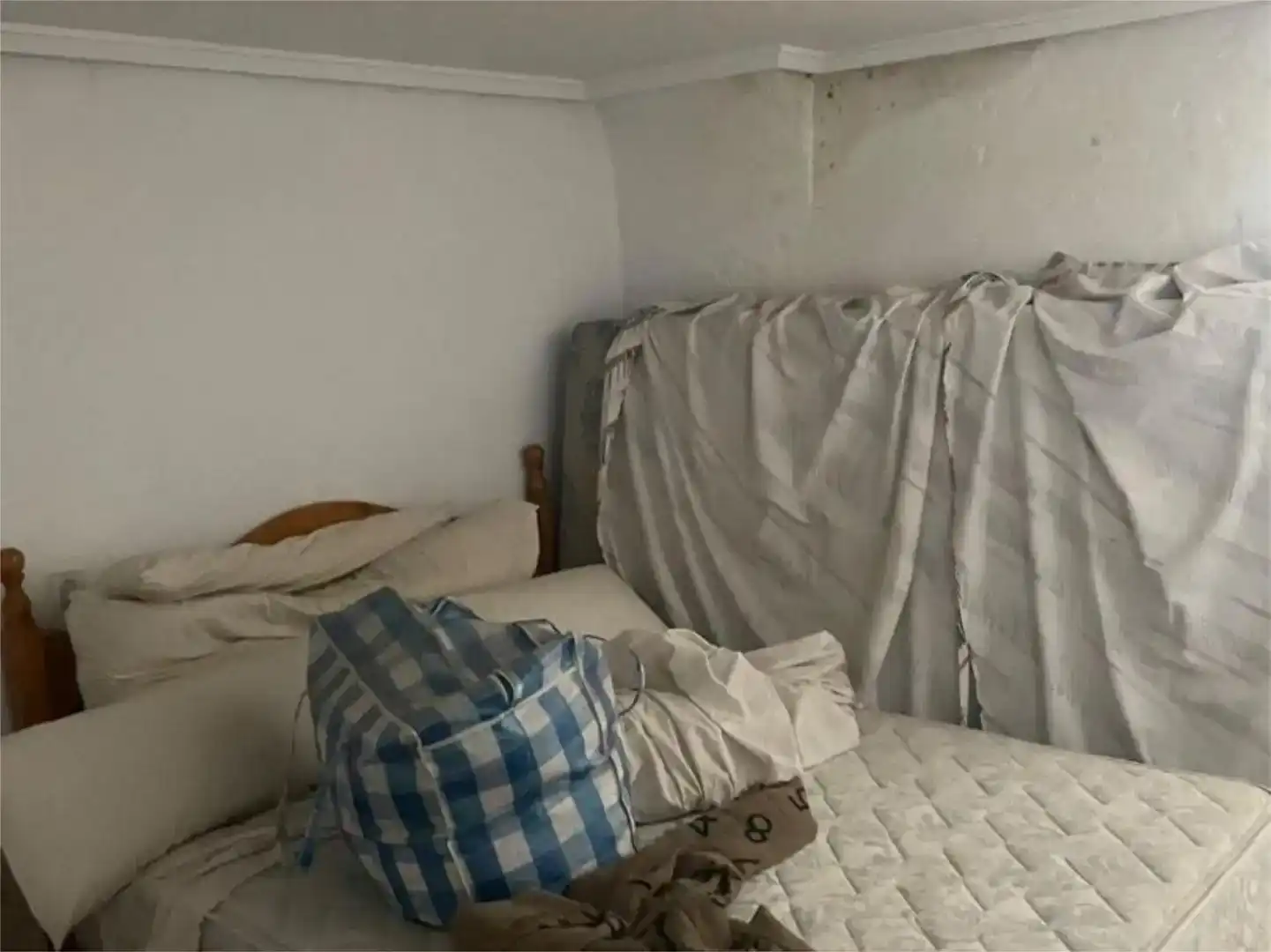 Habitación de Casa adosada en venta en Requena