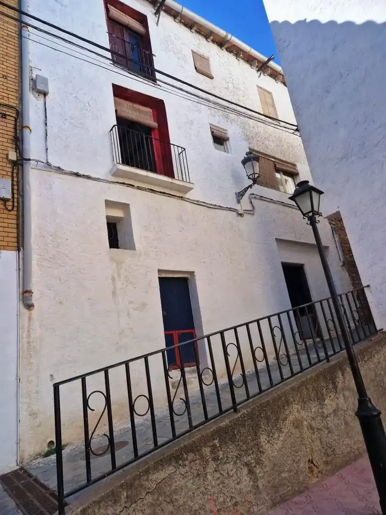 Vista exterior de Casa o xalet en venda en Camporrélls amb Jardí privat, Terrassa i Balcó
