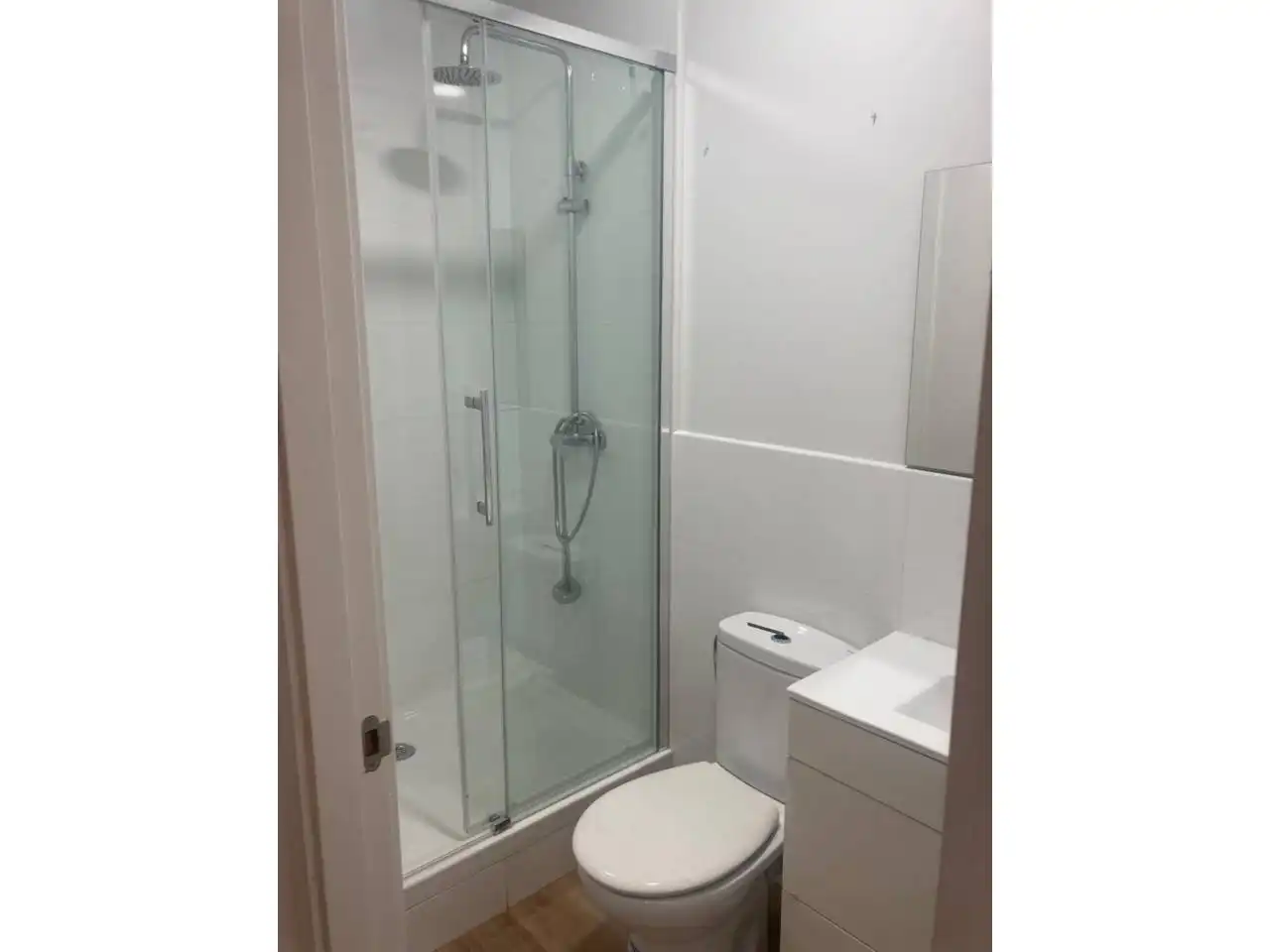Badezimmer von Wohnungen zur Miete in León Capital  mit Heizung, Parkett und Abstellraum