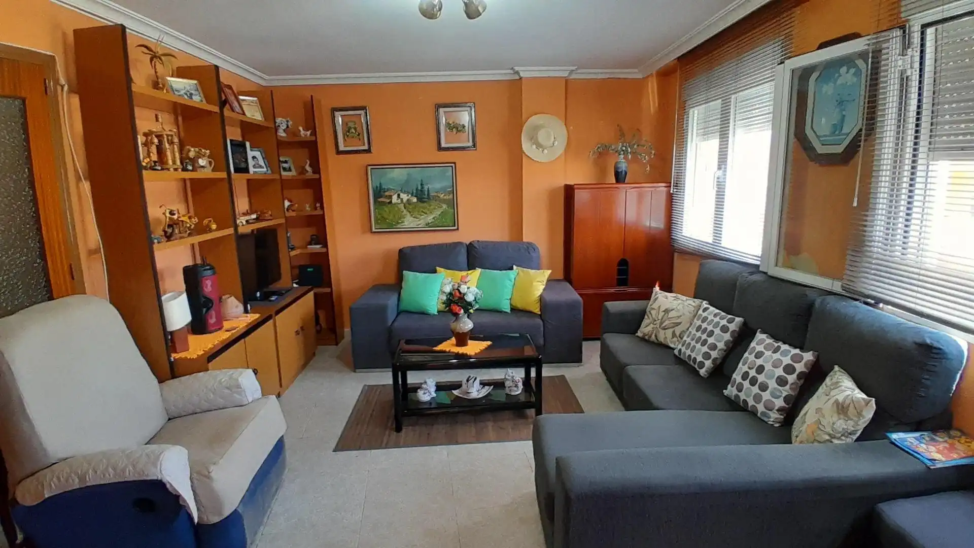 Sala de estar de Piso en venta en Yecla con Aire acondicionado, Trastero y Amueblado