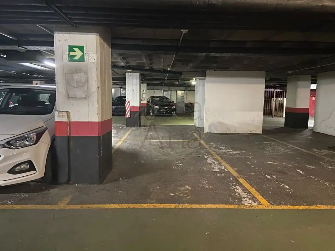 Parkplatz zur Miete in Calle María Díaz de Haro, imagen 6