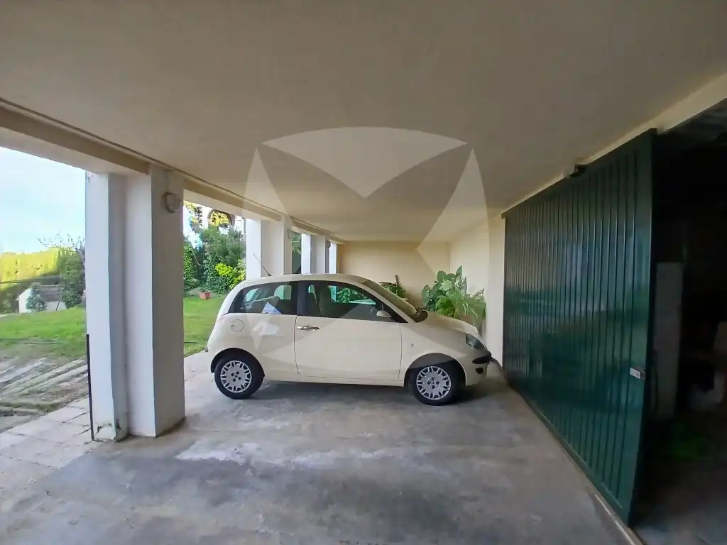 Aparcament de Casa o xalet en venda en Badajoz amb Aire condicionat, Jardí privat i Terrassa