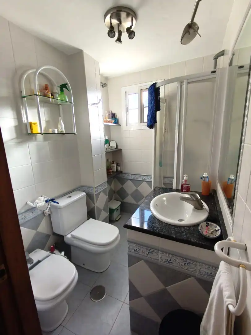 Bathroom of Flat for sale in Málaga  with Air Conditioner, Terrace and Storage room