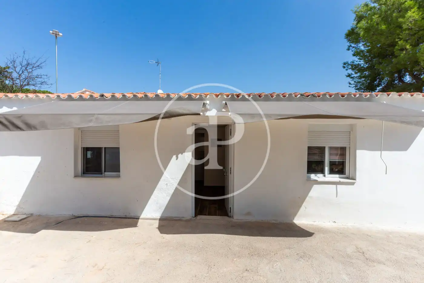 Vista exterior de Casa o chalet en venta en La Pobla de Vallbona con Aire acondicionado, Jardín privado y Terraza