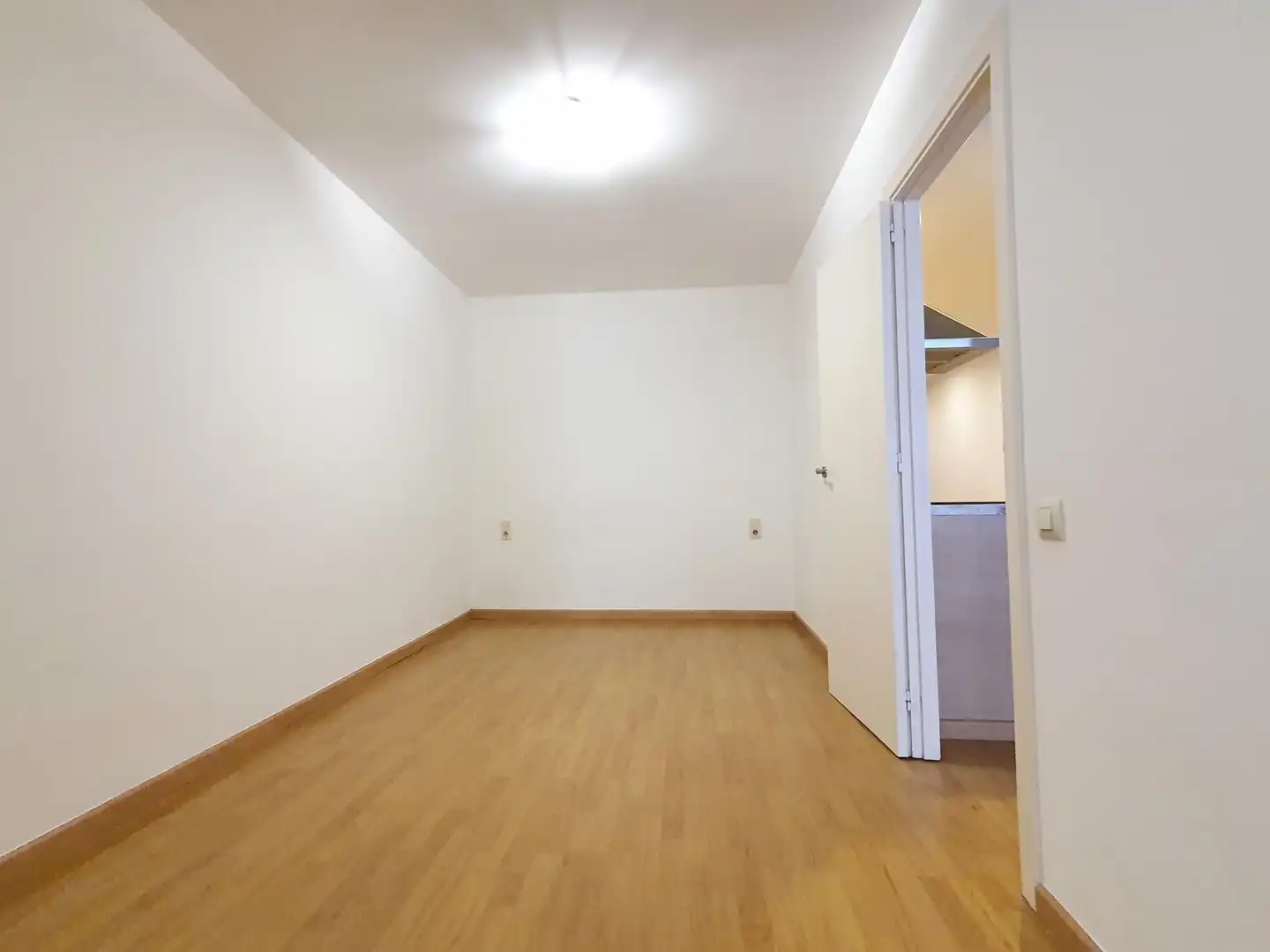 Wohnung zur Miete in Barcelona mit Parkett, Terrasse und Ofen