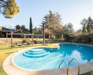 Swimming pool of House or chalet for sale in Pozuelo de Alarcón  with Air Conditioner, Terrace and Swimming Pool