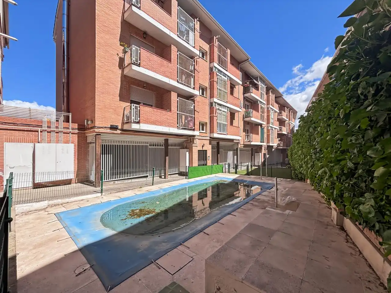 Vista exterior de Dúplex en venta en Galapagar con Calefacción y Terraza