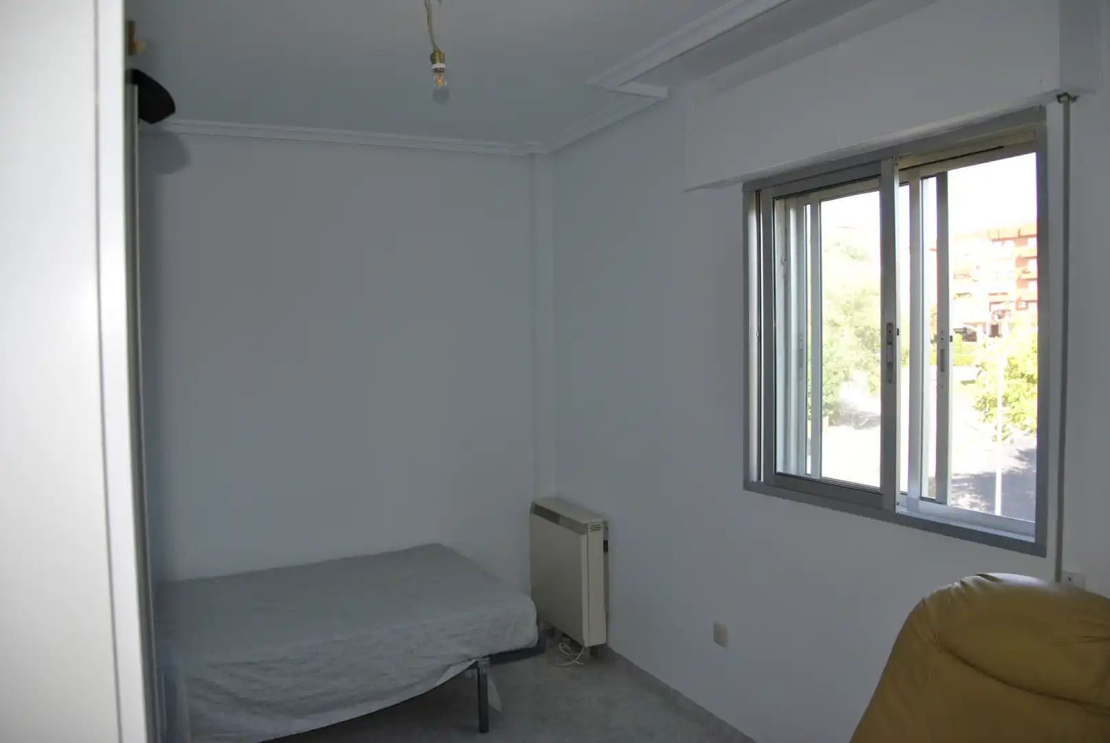 Schlafzimmer von Wohnung zur Miete in Plasencia mit Klimaanlage, Heizung und Terrasse