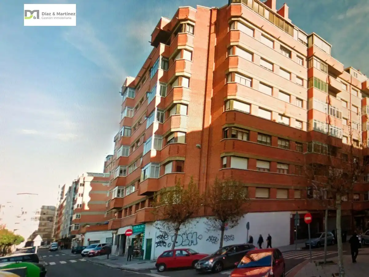 Local comercial en venda a San Claudio - La Chantría