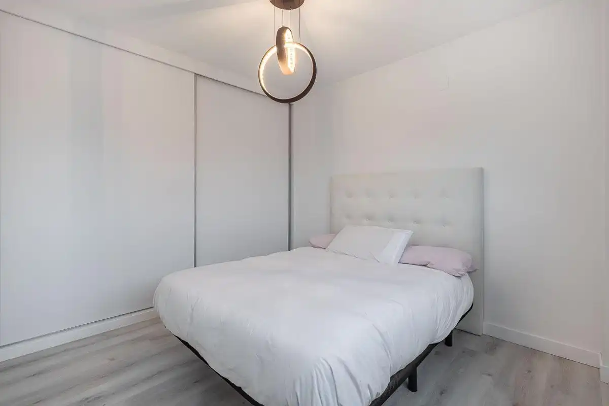 Habitación de Casa adosada de alquiler en Albolote con Calefacción, Jardín privado y Piscina