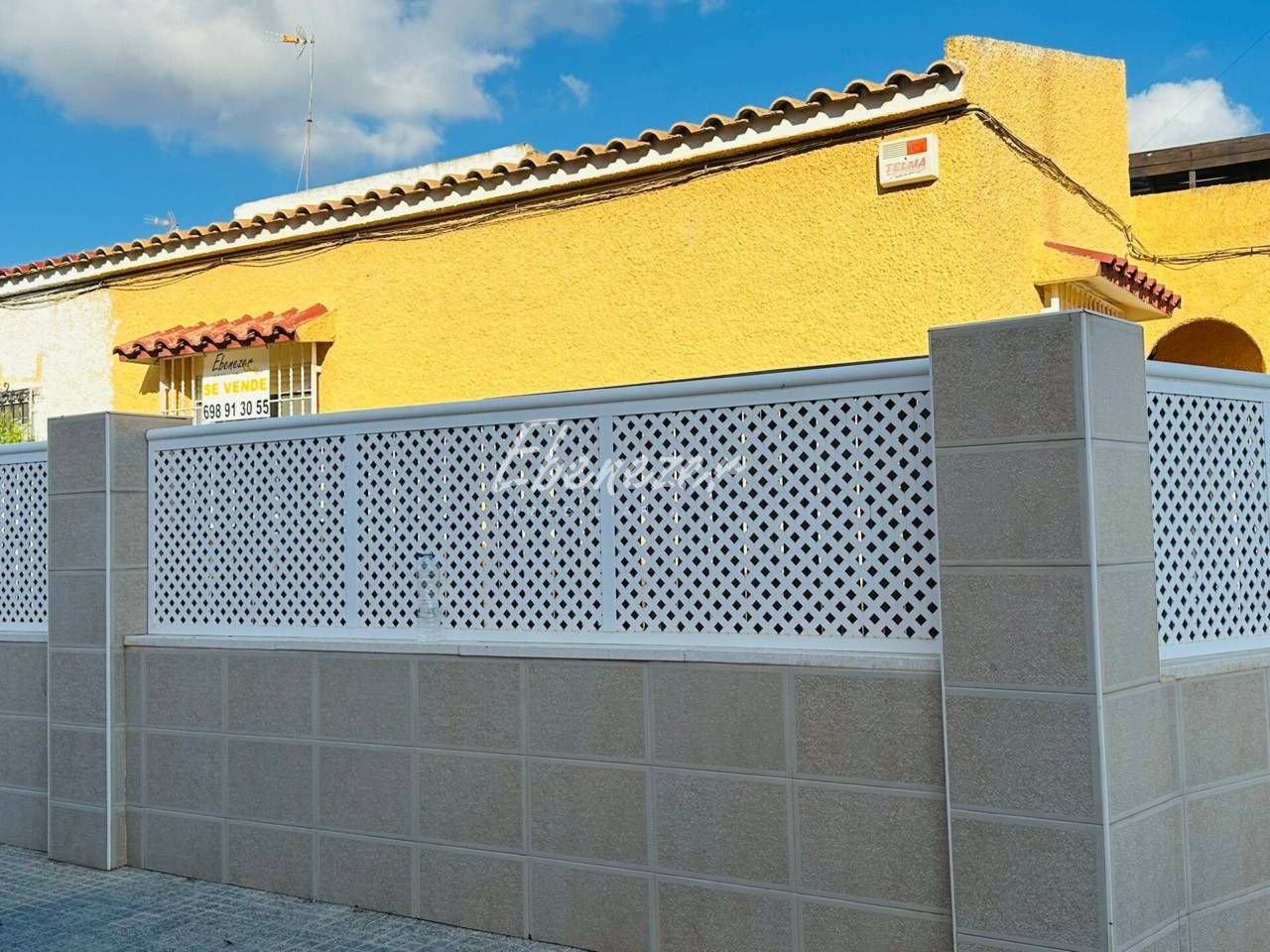 Vista exterior de Casa o xalet en venda en Cartagena amb Jardí privat i Terrassa