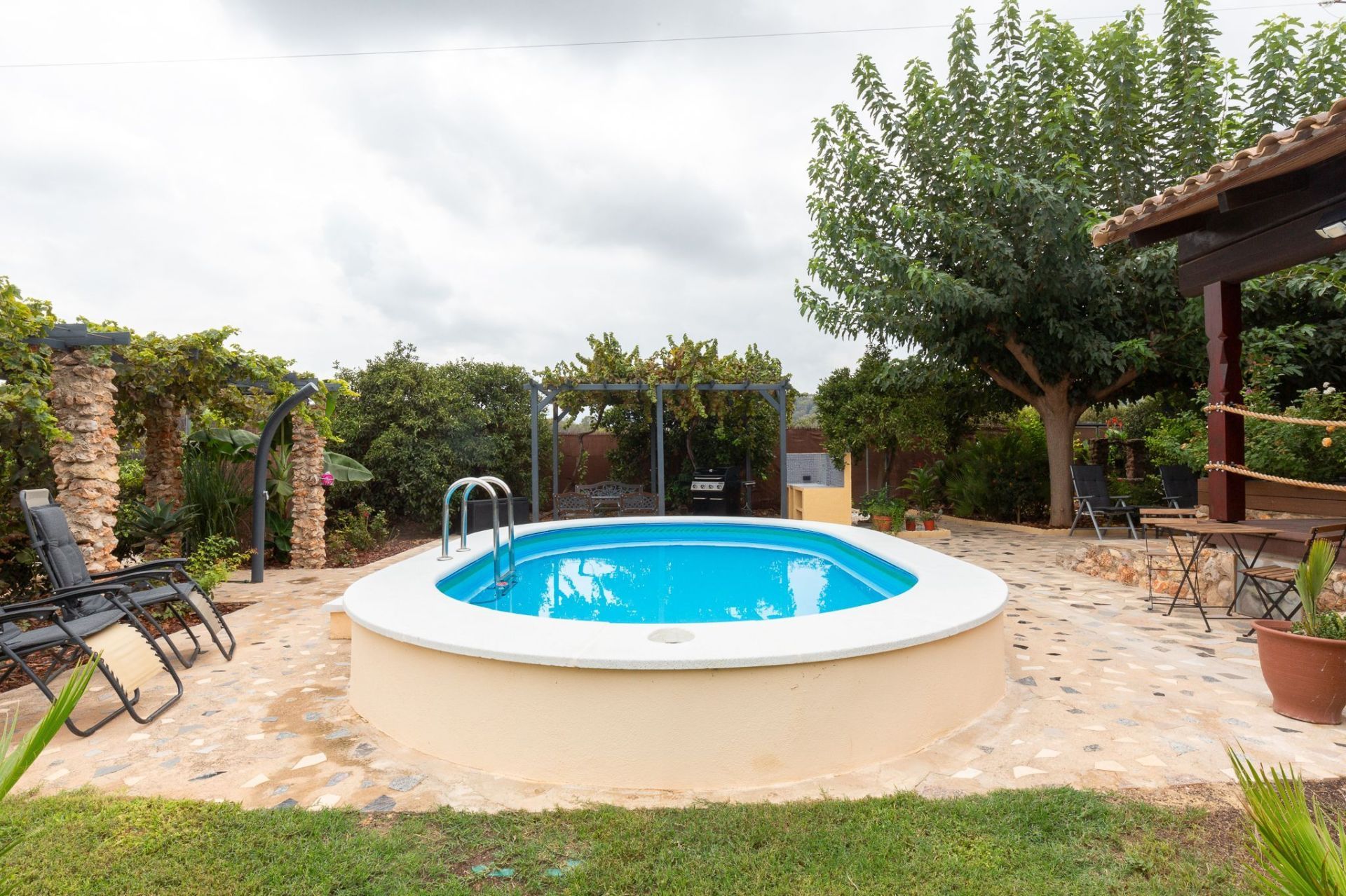 Swimming pool of Country house for sale in Ador  with Swimming Pool