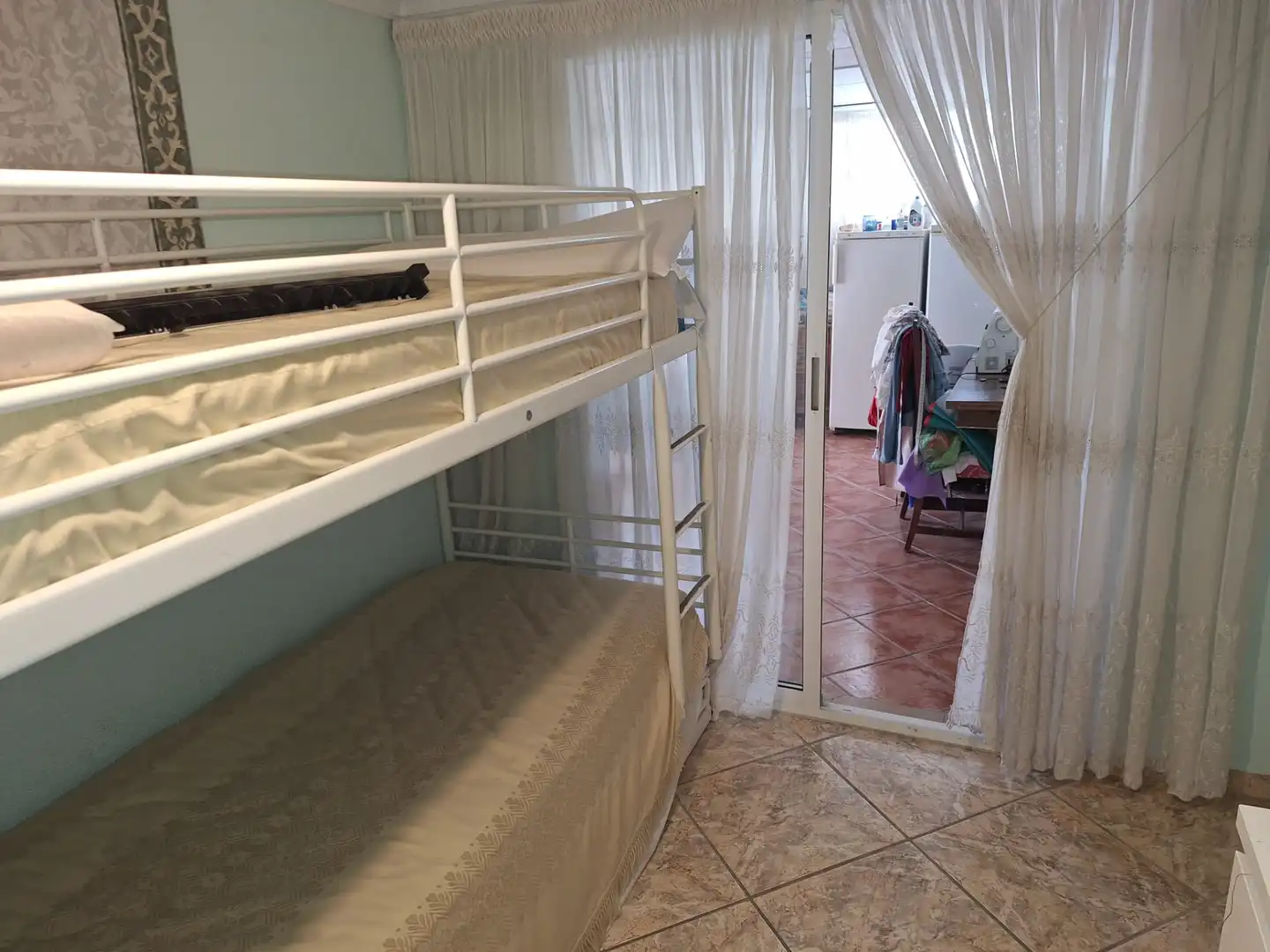 Habitación de Casa o chalet en venta en Alicante / Alacant con Aire acondicionado, Jardín privado y Terraza