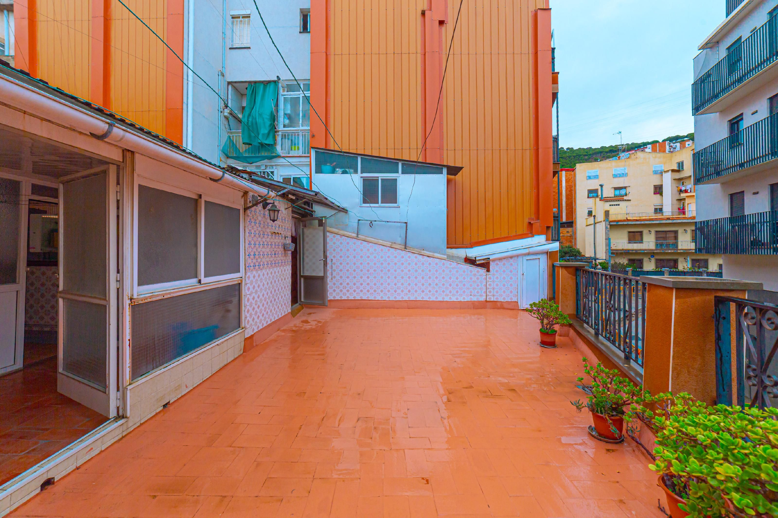 Exterior view of House or chalet for sale in  Barcelona Capital  with Heating, Terrace and Storage room