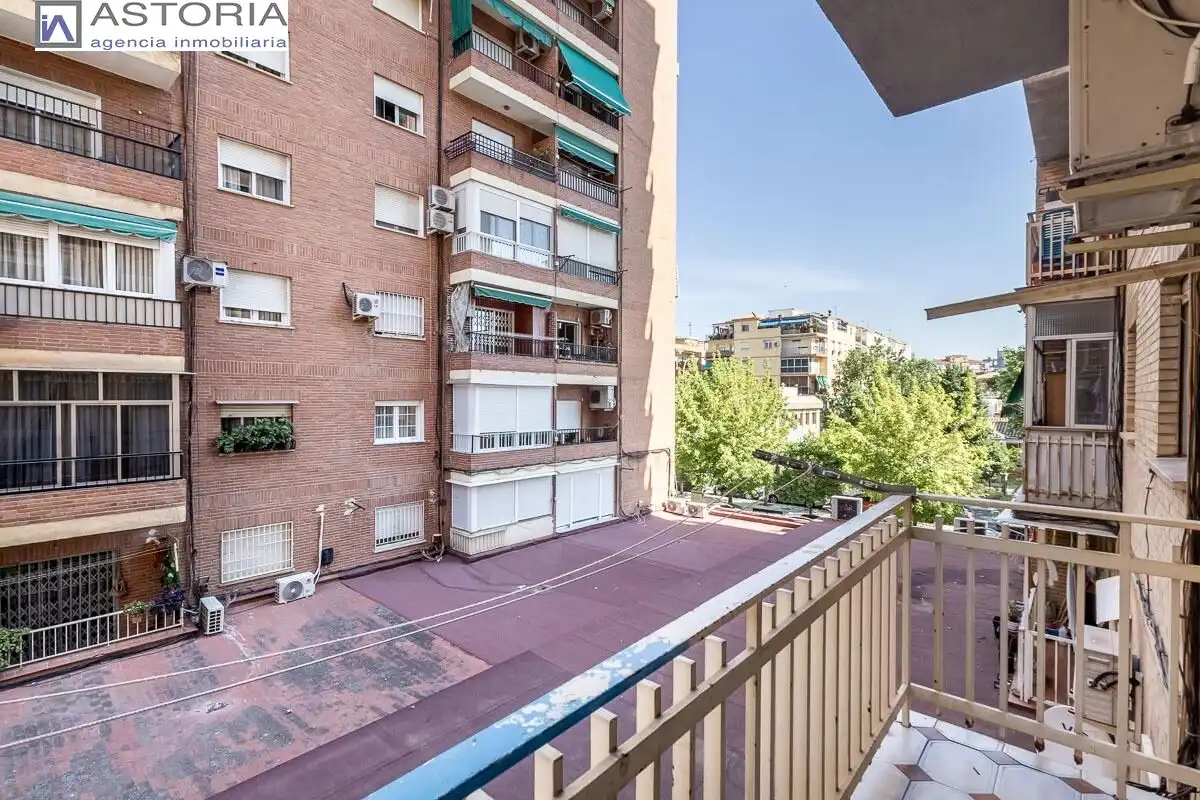 Piso con ascensor en venta en Calle REINA MORA, imagen 5