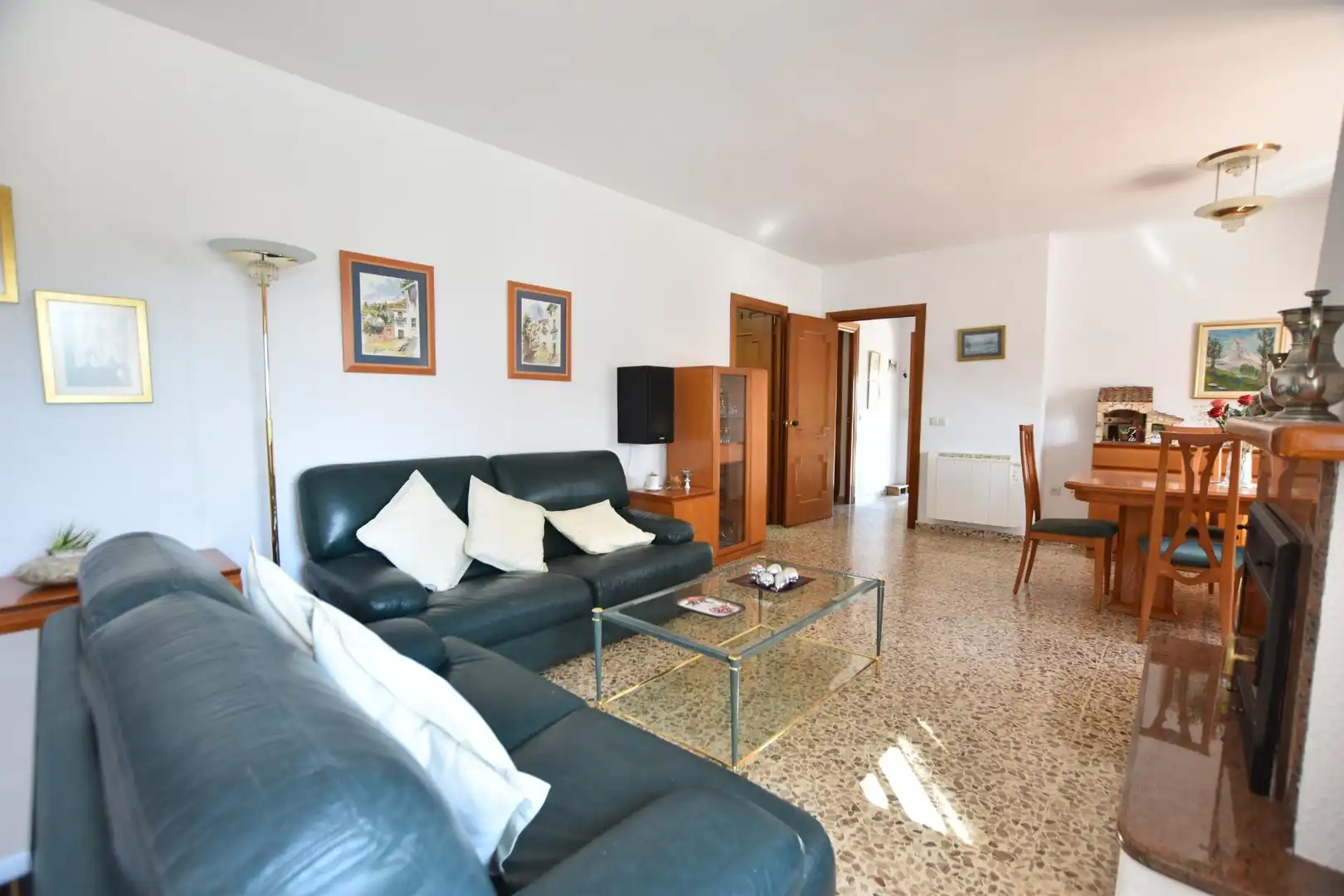 Sala d'estar de Casa o xalet en venda en Alhaurín de la Torre amb Jardí privat, Terrassa i Piscina comunitària