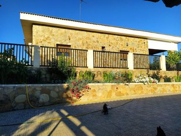 House with pool for sale in Calle Benifaio 12