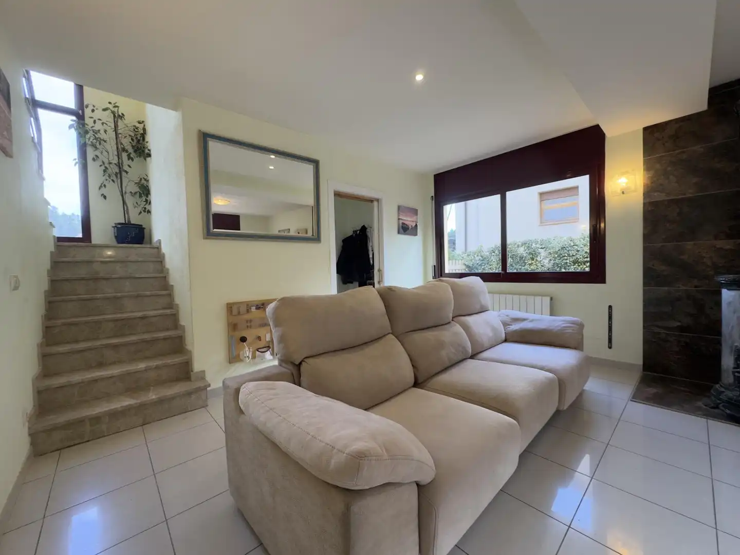 Sala de estar de Casa o chalet en venta en Sant Llorenç de la Muga con Calefacción, Jardín privado y Terraza
