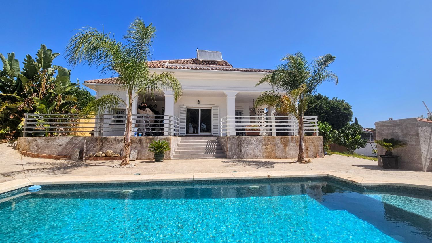 Vista exterior de Casa o xalet en venda en Sotogrande amb Aire condicionat, Calefacció i Jardí privat