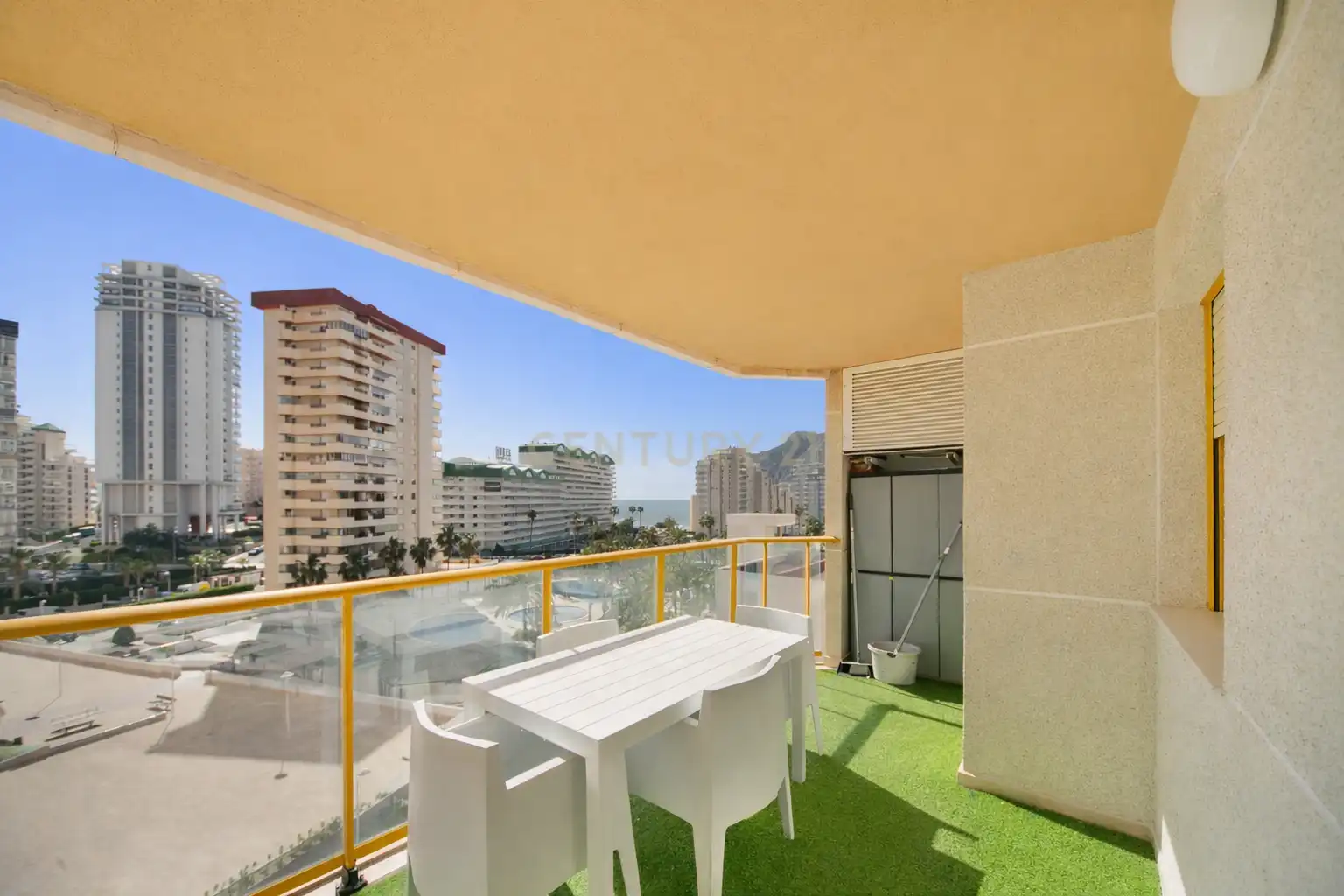 Terraza de Apartamento de alquiler en Calpe / Calp con Aire acondicionado, Lavadora y Microondas