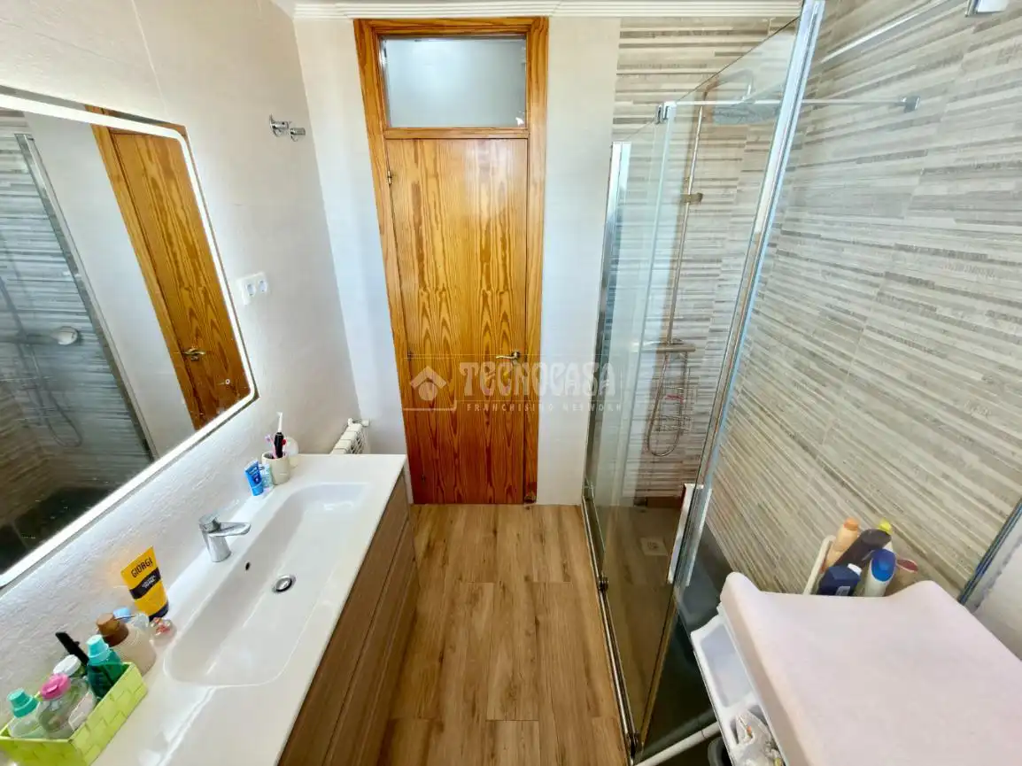 Baño de Casa adosada en venta en Valdeaveruelo con Aire acondicionado, Calefacción y Terraza