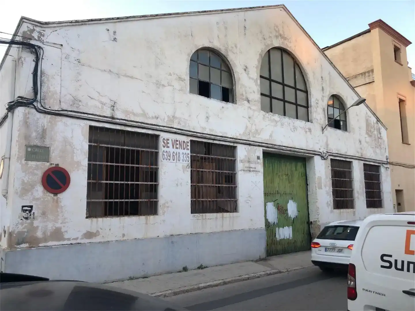 Außenansicht von Fabrikhallen zum Verkauf in Carcaixent, Valencia
