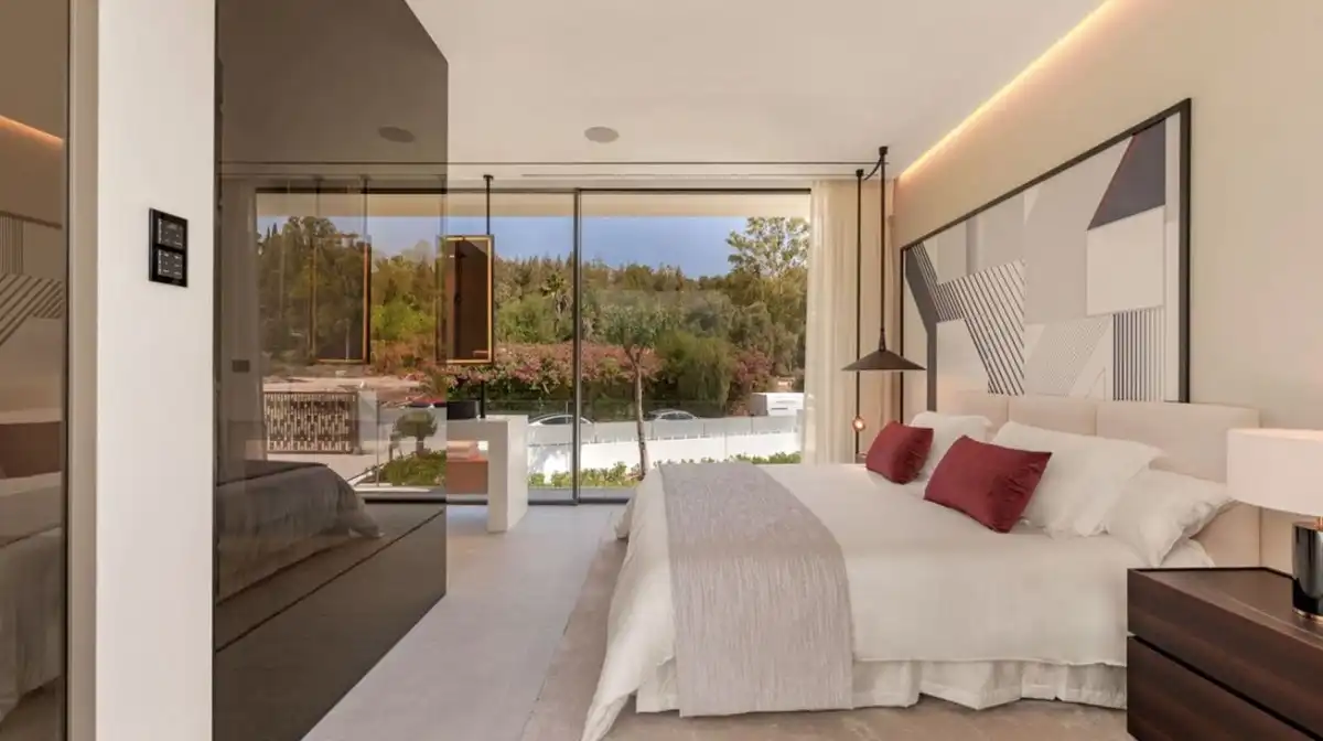 Schlafzimmer von Haus oder Chalet zum Verkauf in Marbella mit Klimaanlage, Privatgarten und Terrasse