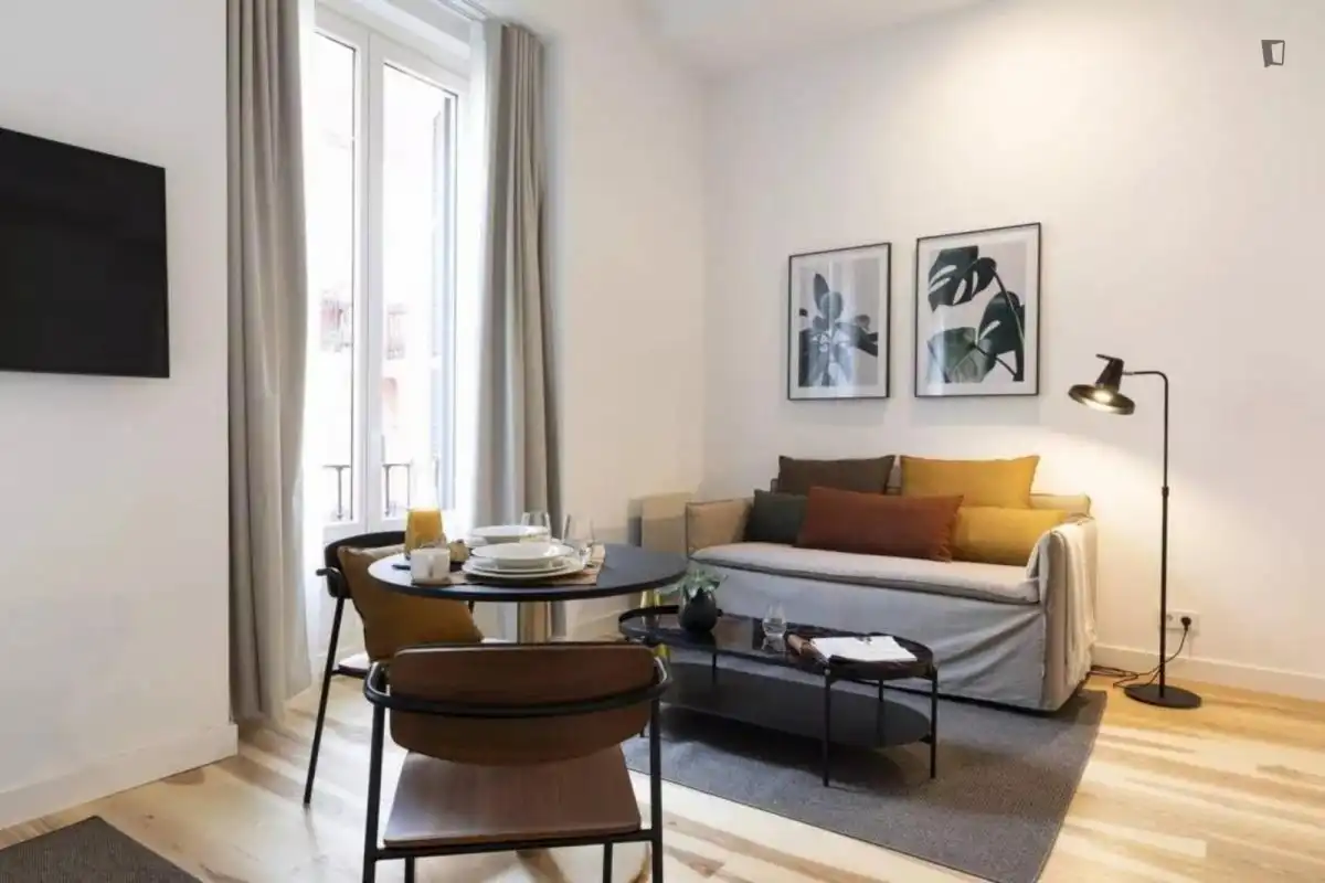Study for rent in Cortes - Huertas