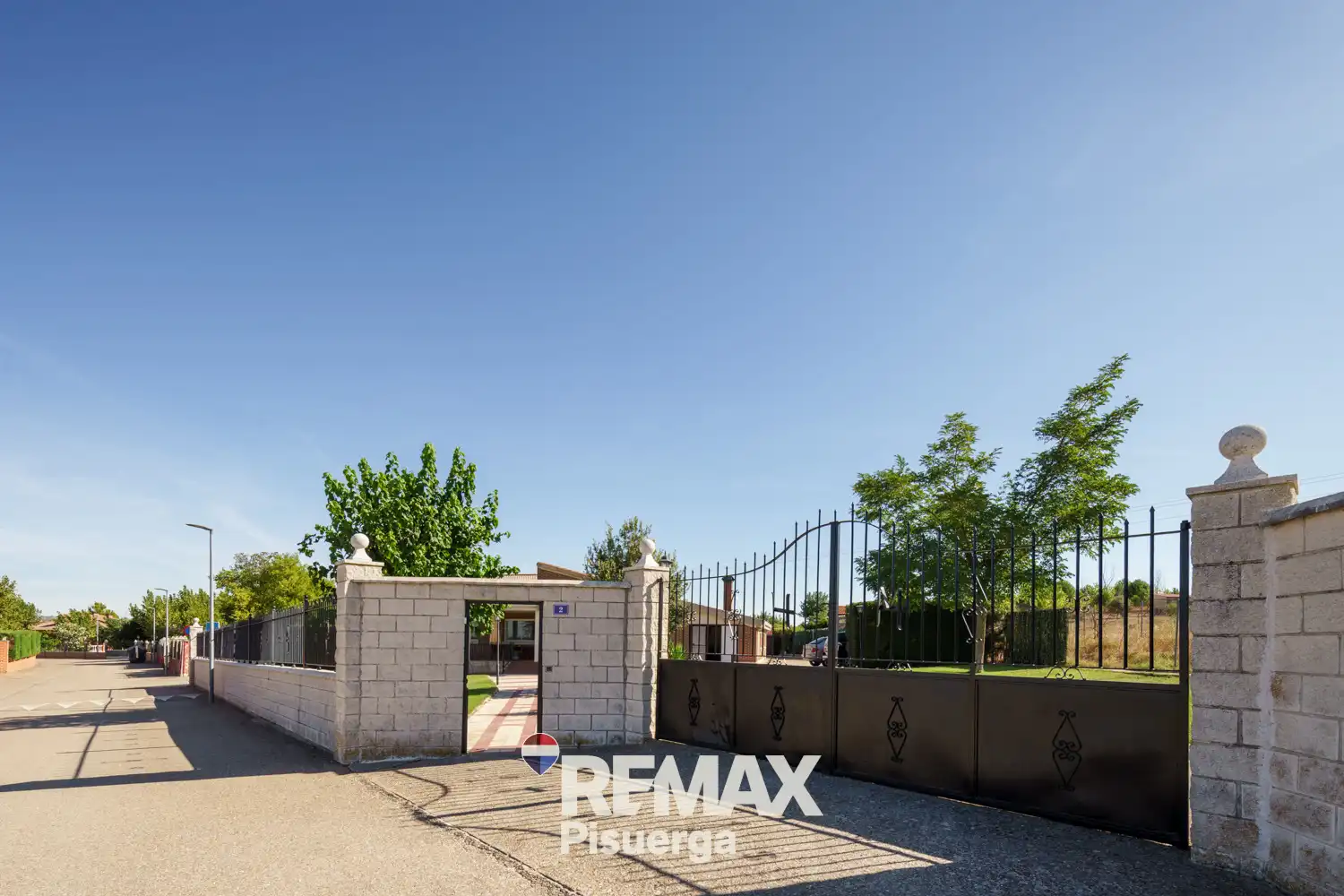 Xalet amb piscina en venda a Avenida Valladolid 50
