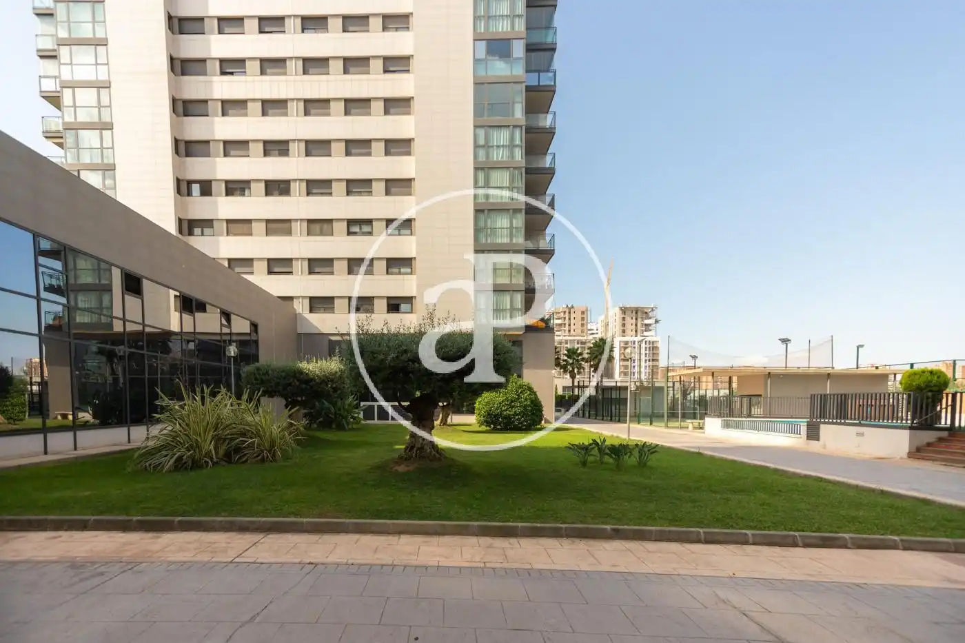 Wohnung zur Miete in Valencia mit Klimaanlage, Heizung und Privatgarten