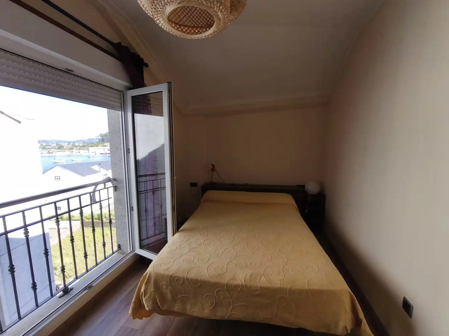 Habitación de Ático en venta en A Illa de Arousa  con Trastero y Amueblado