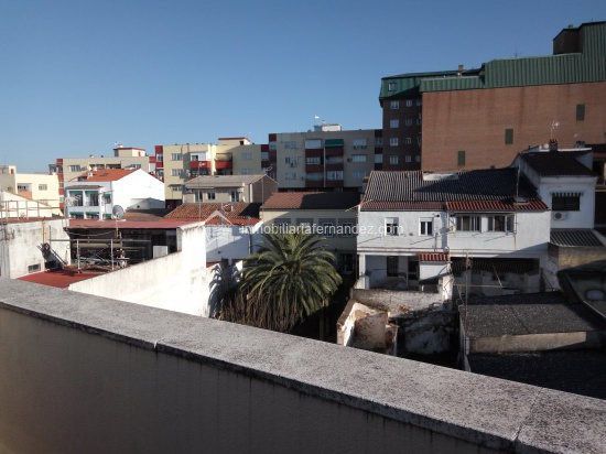 Vista exterior de Pis en venda en Cáceres Capital amb Calefacció i Terrassa