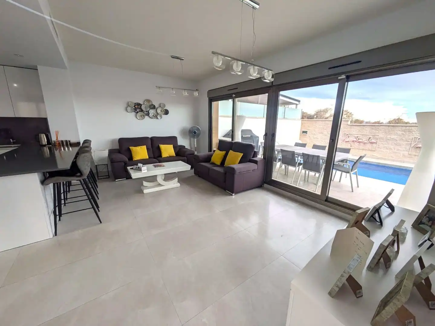 Sala d'estar de Casa o xalet en venda en Orihuela amb Jardí privat, Terrassa i Piscina