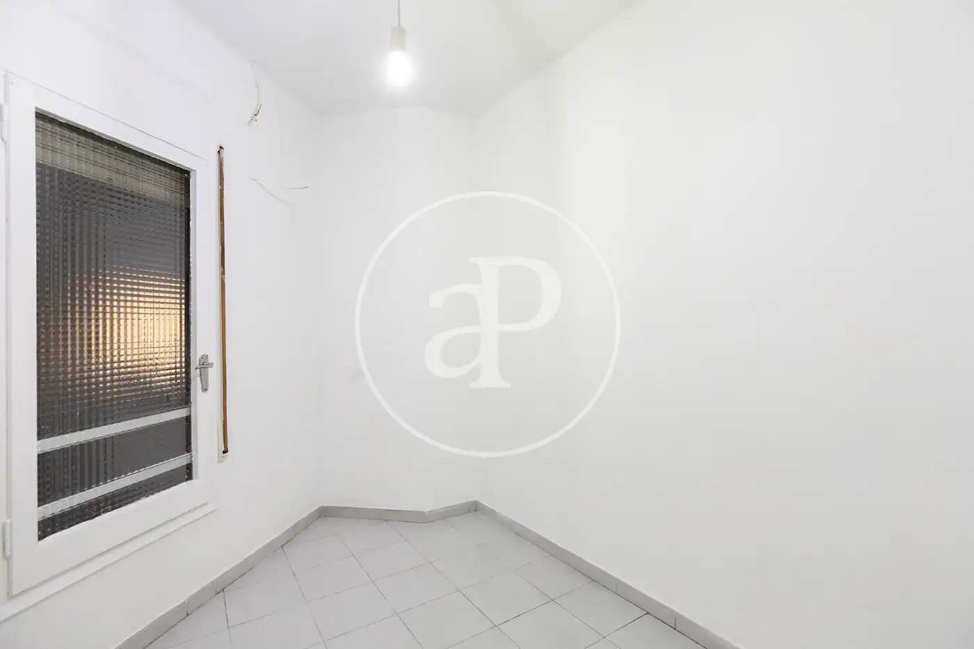 Piso en venta en Barcelona con Calefacción, Terraza y Balcón