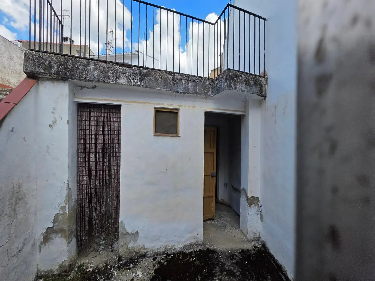 Vista exterior de Casa o xalet en venda en Cuevas del Becerro amb Terrassa