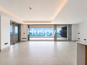 Penthouse with balcony for sale in Calle Pacífico