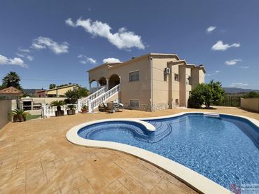 Casa con piscina in vendita a Piera