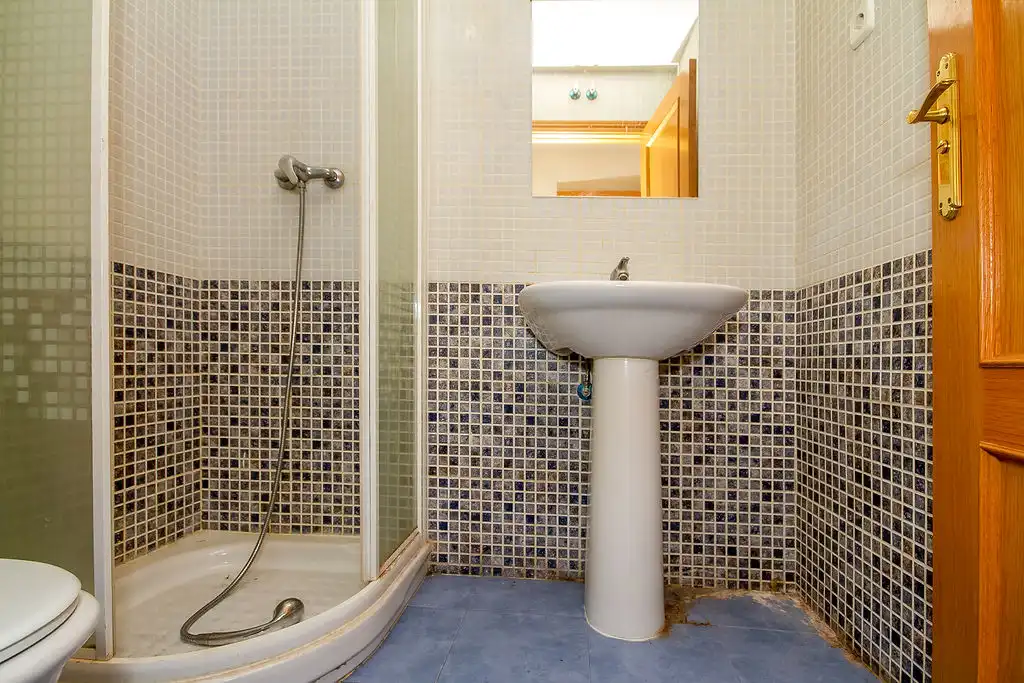 Bany de Pis en venda en Ciempozuelos amb Calefacció, Parquet i Piscina