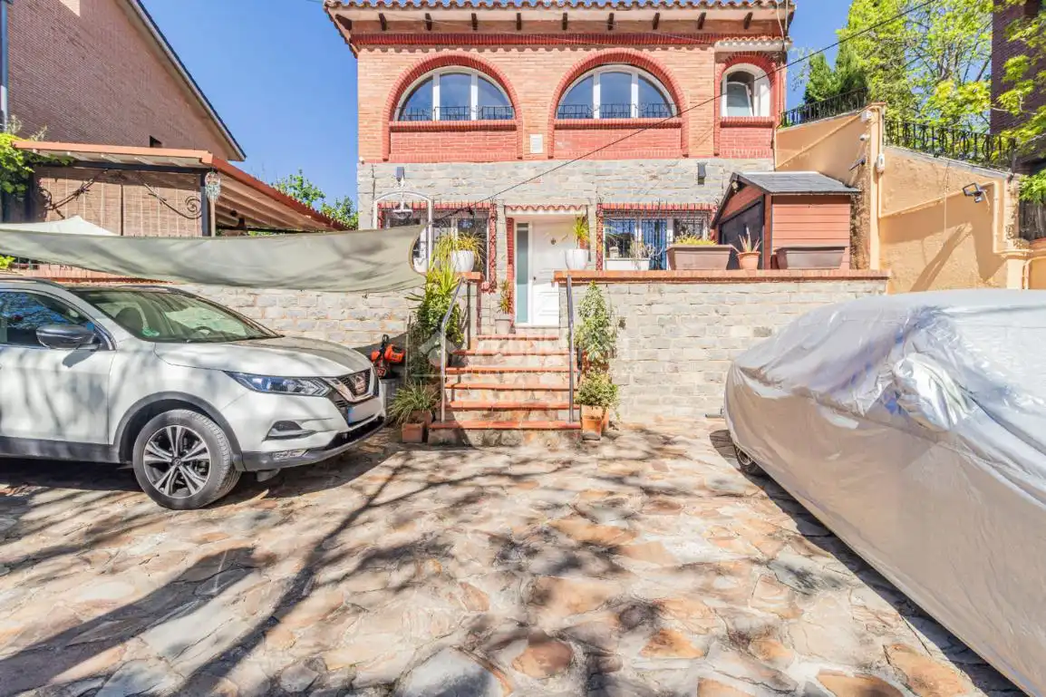 Vista exterior de Casa o chalet en venta en Sant Cugat del Vallès con Aire acondicionado, Calefacción y Trastero