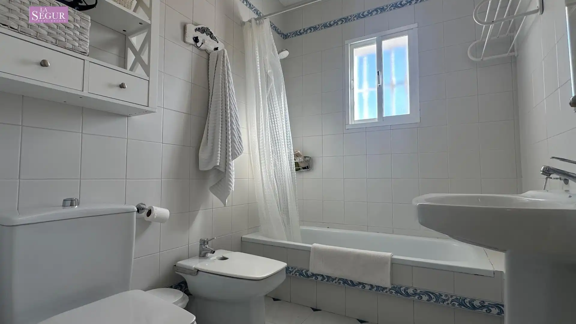 Baño de Finca rústica en venta en Barbate con Aire acondicionado, Jardín privado y Terraza