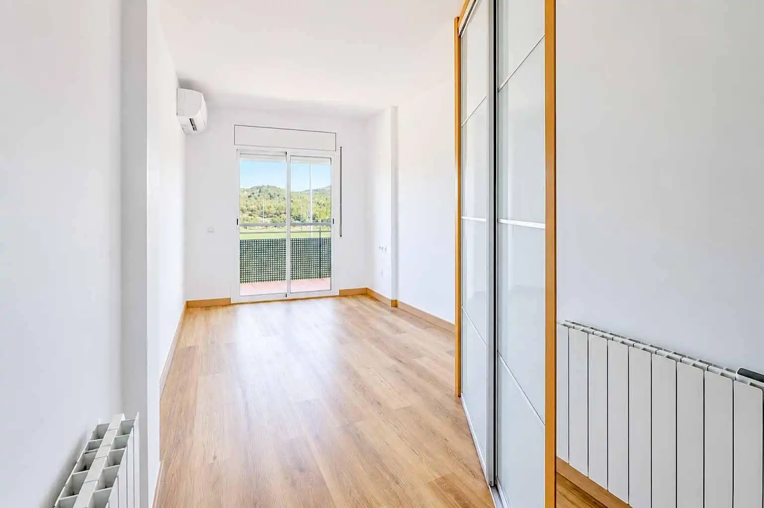 Bedroom of Flat for sale in Sitges  with Air Conditioner, Heating and Parquet flooring