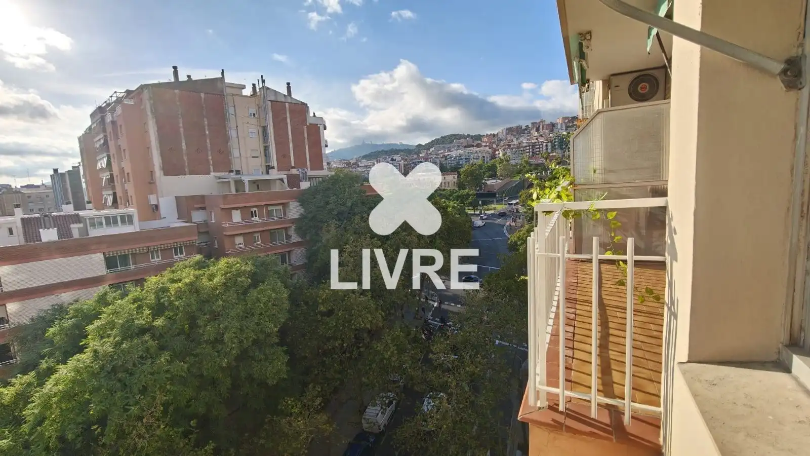 Vista exterior de Piso en venta en Barcelona con Calefacción y Balcón