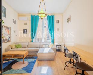 Living room of Flat for sale in  Barcelona Capital  with Air Conditioner, Heating and Parquet flooring