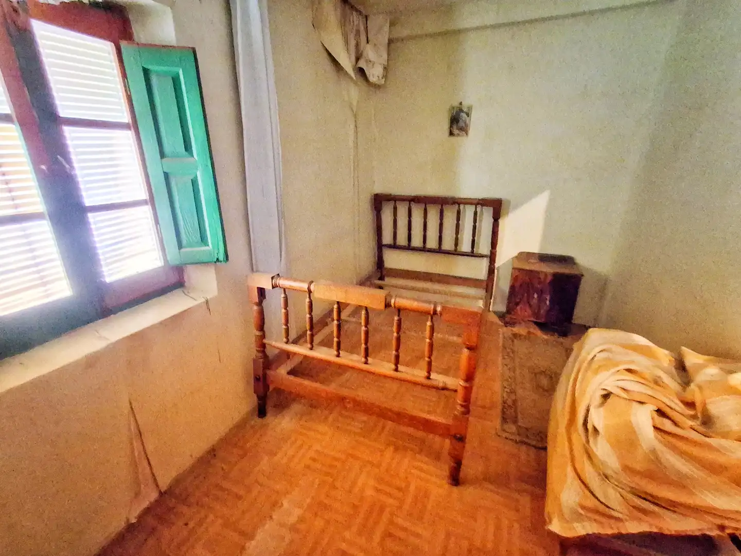 Bedroom of Detached homes for sale in La Vid y Barrios   with Private garden and Furnished
