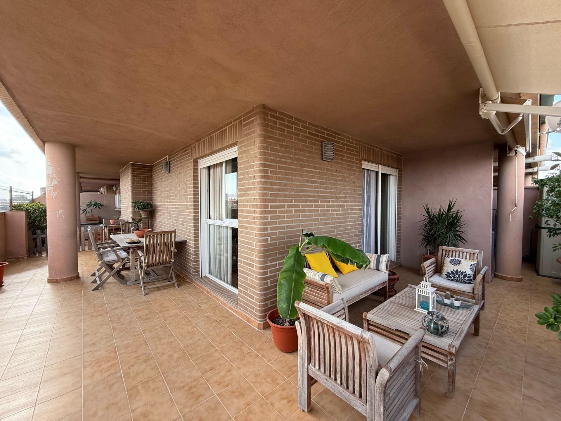 Terraza de Ático en venta en  Valencia Capital con Aire acondicionado, Calefacción y Parquet