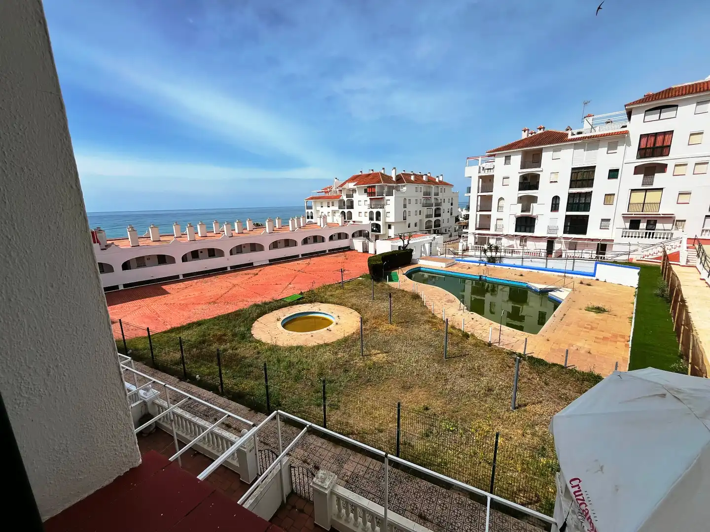 Piscina de Piso en venta en Almonte con Amueblado, Lavadora y Microondas